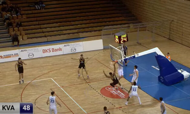 A játékosra zuhant a kosárszerkezet, a házigazdák szerint ő volt a hibás (videó)