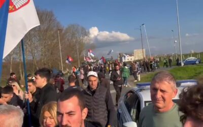 A rendőrség nem engedi Kúlára a tüntető egyetemistákat