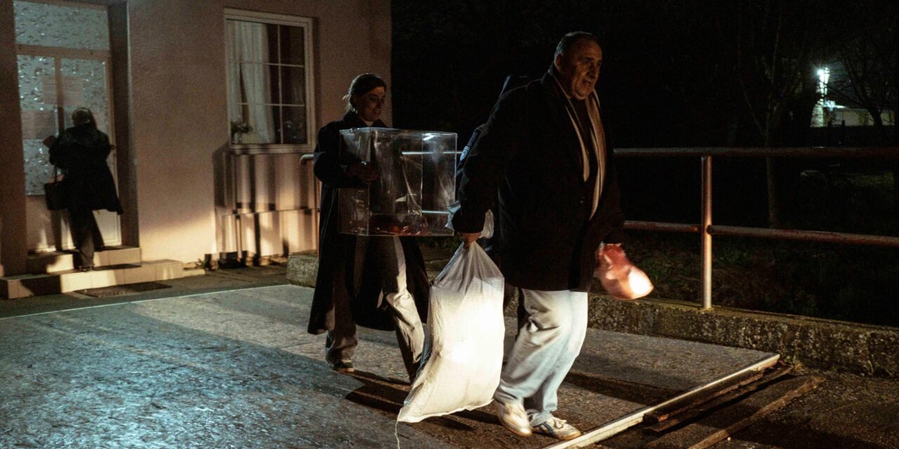 Az ellenzék legalább két szavazókörben új választást követel