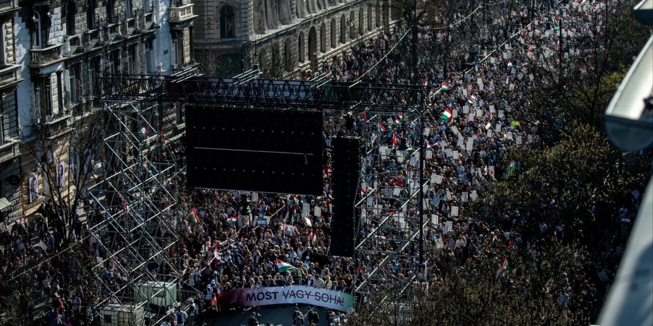 Ennyien hallgatták a helyszínen Magyar Pétert és Orbán Viktort