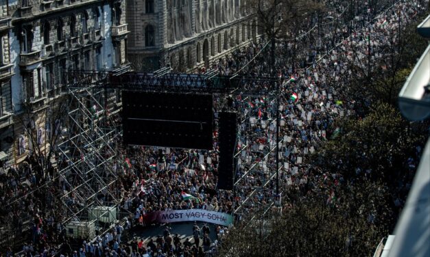 Ennyien hallgatták a helyszínen Magyar Pétert és Orbán Viktort