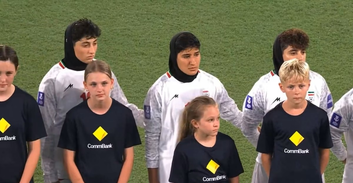 Az iráni női focicsapat megtagadta a himnusz éneklését