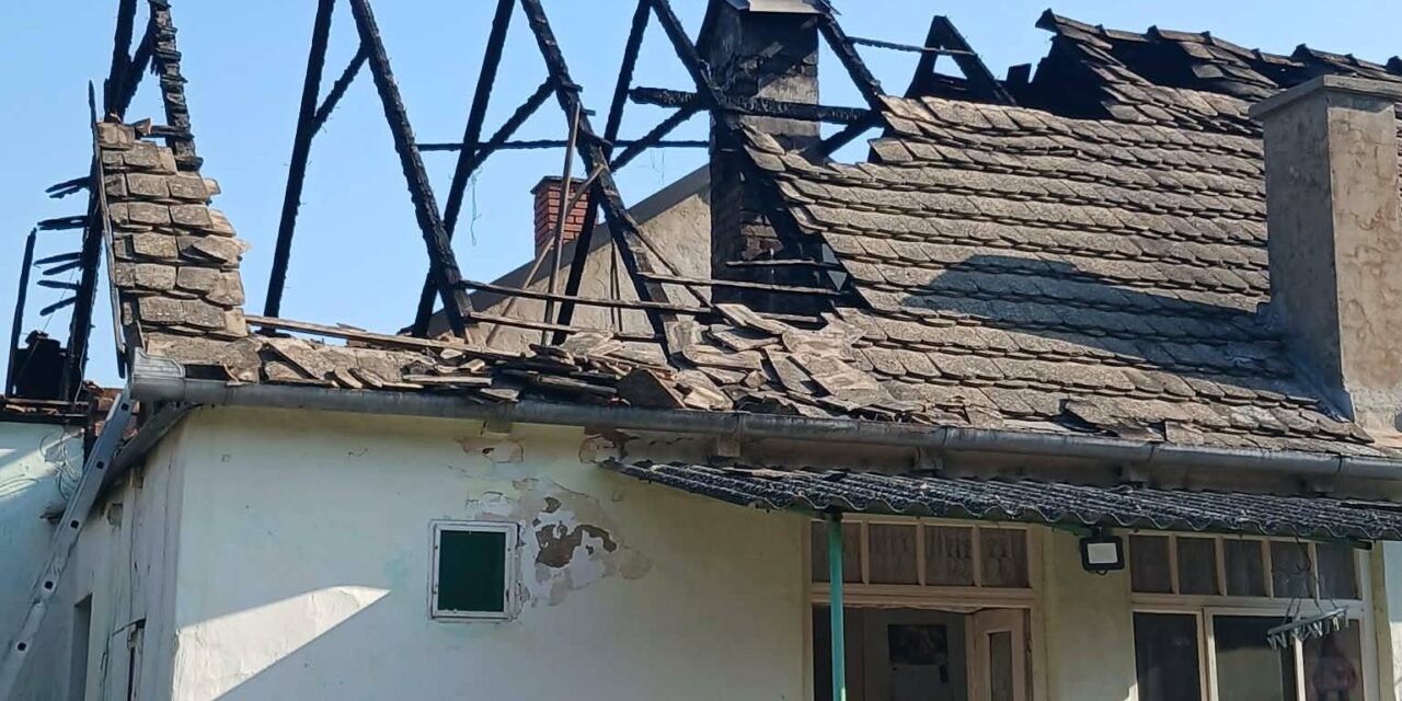 Leégett egy többgenerációs családi ház tetőszerkezete Óbecsén