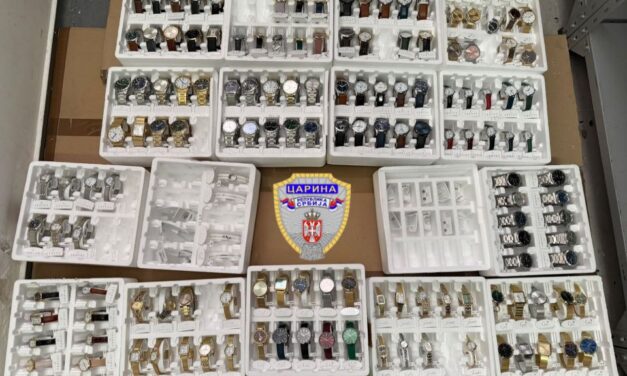 Tízezer euró értékben próbált órákat csempészni, lebukott Horgosnál