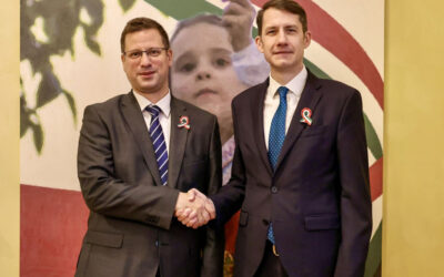 Pásztor: Nekünk lett igazunk – a színes forradalom kísérlete nem hozott jobb életet Gulyás Gergely: Ha nem fogunk össze, akkor az a forgószél, amelyet most akarnak orkán erejűvé erősíteni Európában mindannyiunkat maga alá fog gyűrni