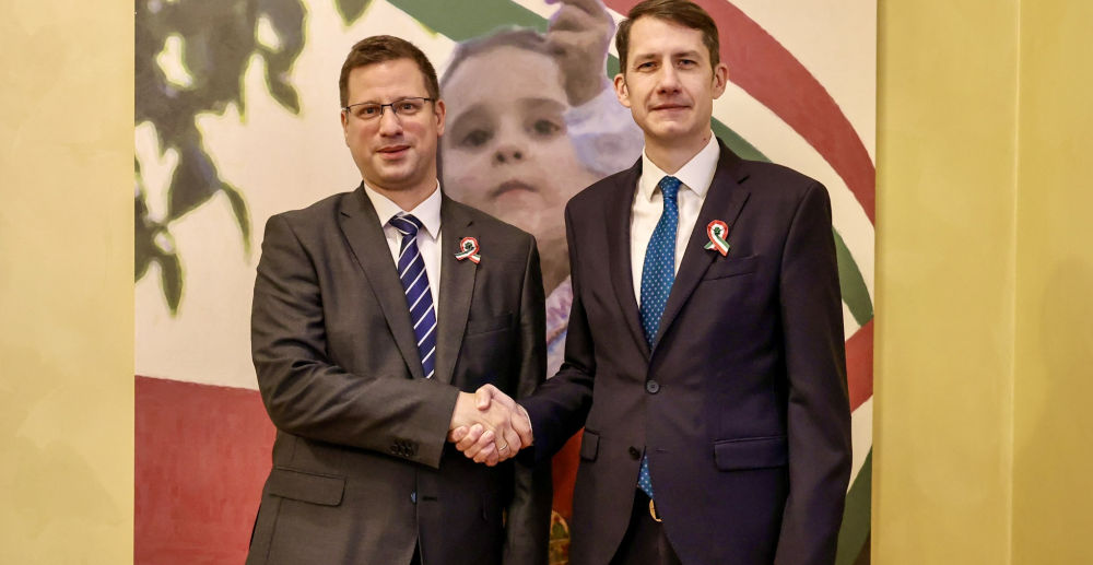 <span class="entry-title-primary">Pásztor: Nekünk lett igazunk – a színes forradalom kísérlete nem hozott jobb életet</span> <span class="entry-subtitle">Gulyás Gergely: Ha nem fogunk össze, akkor az a forgószél, amelyet most akarnak orkán erejűvé erősíteni Európában mindannyiunkat maga alá fog gyűrni</span>