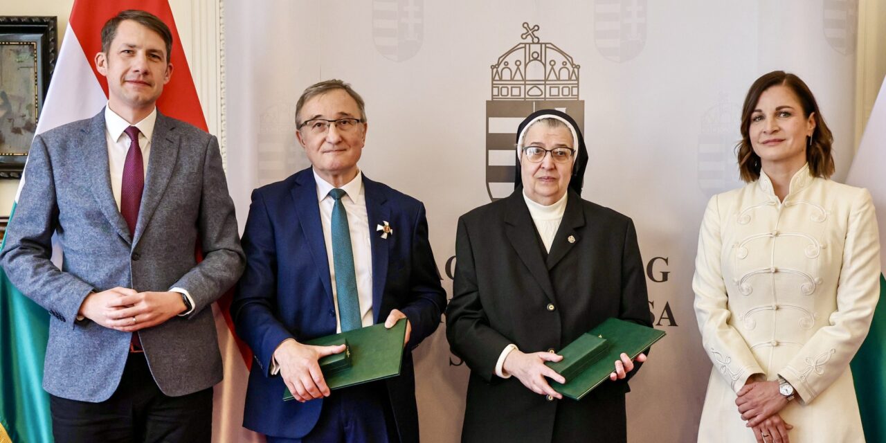 <span class="entry-title-primary">Magyar Érdemrend tisztikeresztjével tüntették ki Nyilas Mihályt és Gizella nővért</span> <span class="entry-subtitle">Pásztor Bálint felterjesztésére kapták a kitüntetést</span>