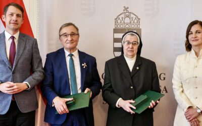 Magyar Érdemrend tisztikeresztjével tüntették ki Nyilas Mihályt és Gizella nővért Pásztor Bálint felterjesztésére kapták a kitüntetést