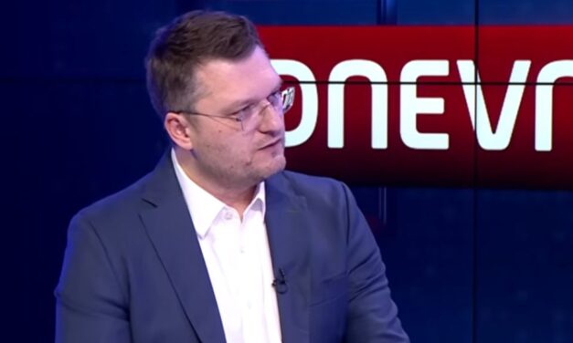 A rendőr fegyverhasználattal fenyegetőzött, a verőlegények csak legyintettek, hogy „őket nem érdekli”