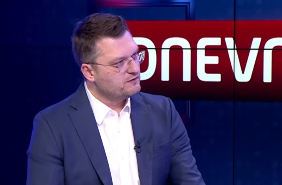 A rendőr fegyverhasználattal fenyegetőzött, a verőlegények csak legyintettek, hogy „őket nem érdekli”