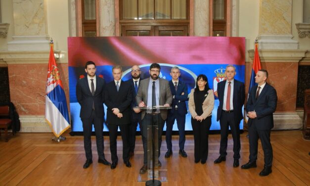 Öt ellenzéki párt az igazságügyi törvények hatályon kívül helyezését kezdeményezi