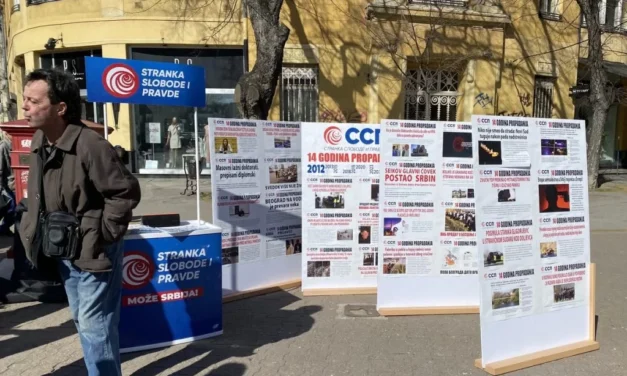 Szabadka főterén is látható az ország 14 éve tartó hanyatlását bemutató kiállítás