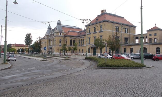Hetekre lezárják a szegedi vasútállomás előtti teret