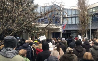 A rendőrség a tanóra alatt hallgatta meg a tanárt