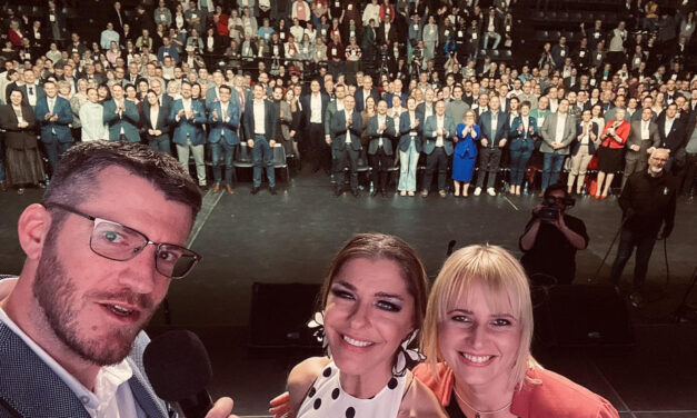 „A VMSZ nem egyenlő a vajdasági magyar közösséggel”