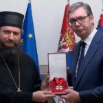 Kitüntette Vučićot, most egymillió eurót kap a költségvetési tartalékból egy boszniai egyházmegye