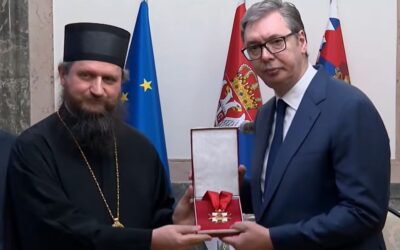 Kitüntette Vučićot, most egymillió eurót kap a költségvetési tartalékból egy boszniai egyházmegye