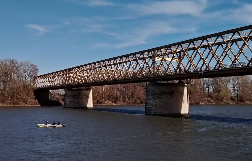 A Tiszába akarja vetni magát egy férfi