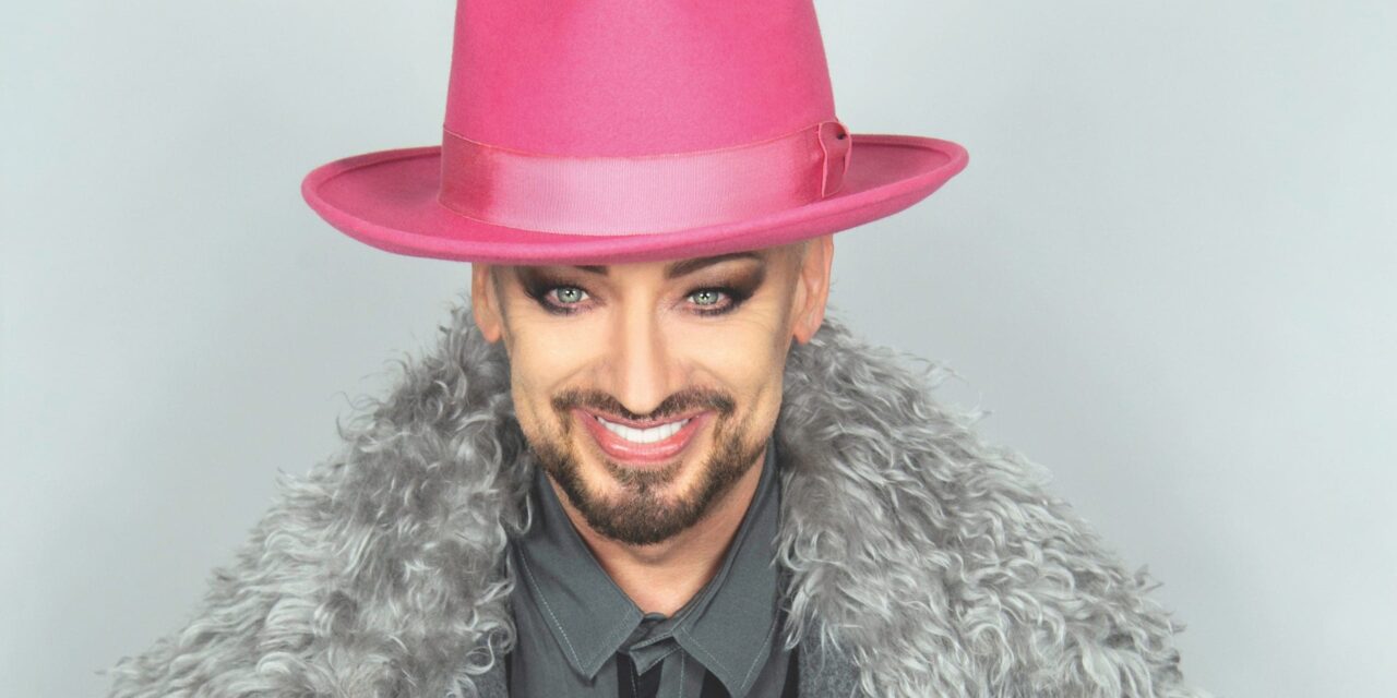 A legendás Boy George is versenyezni fog az Eurovízión