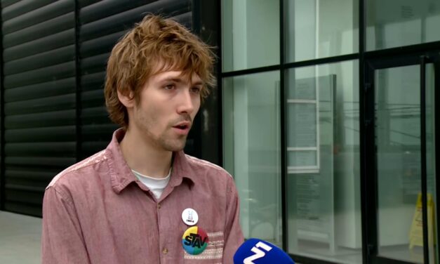 „Addig vertek, amíg el nem törték az arccsontomat, és ki nem mondtam: Ácó az elnök”