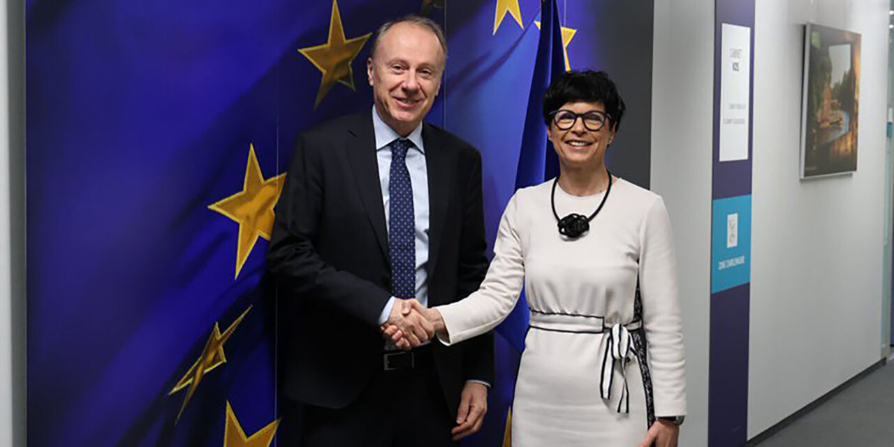  „Európa új vezetőt keres Szerbiában”