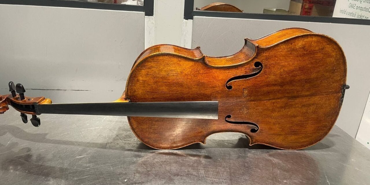 Antik csellókat akart az országba csempészni