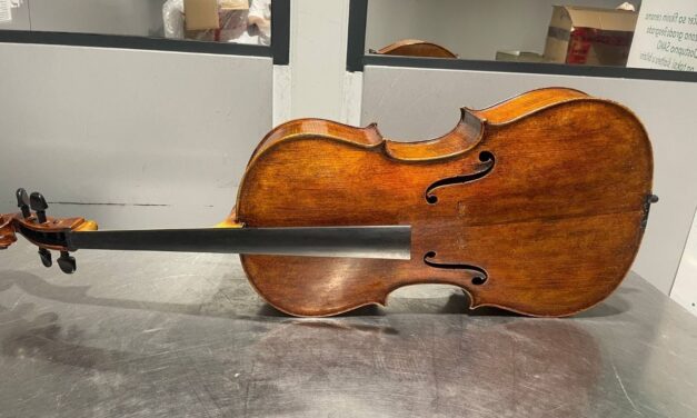 Antik csellókat akart az országba csempészni