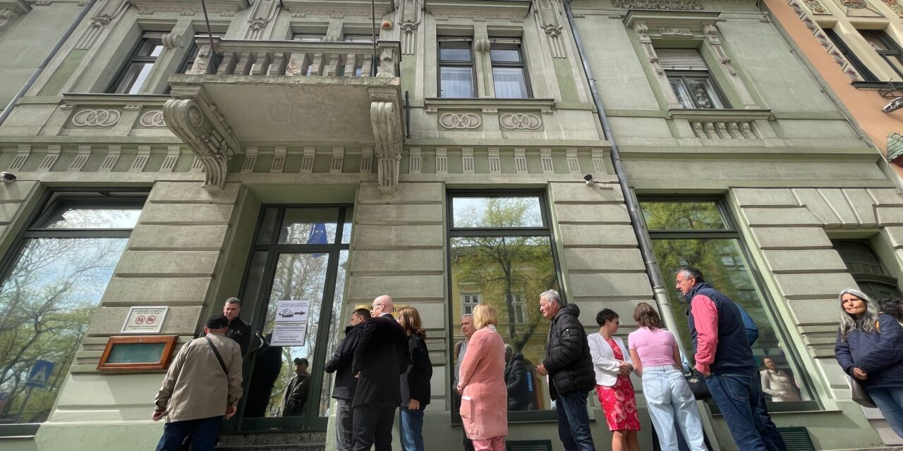 <span class="entry-title-primary">Újabb rekord: A szavazók több, mint harminchét százaléka adta le voksát</span> <span class="entry-subtitle">Cikkünk folyamatosan frissül</span>