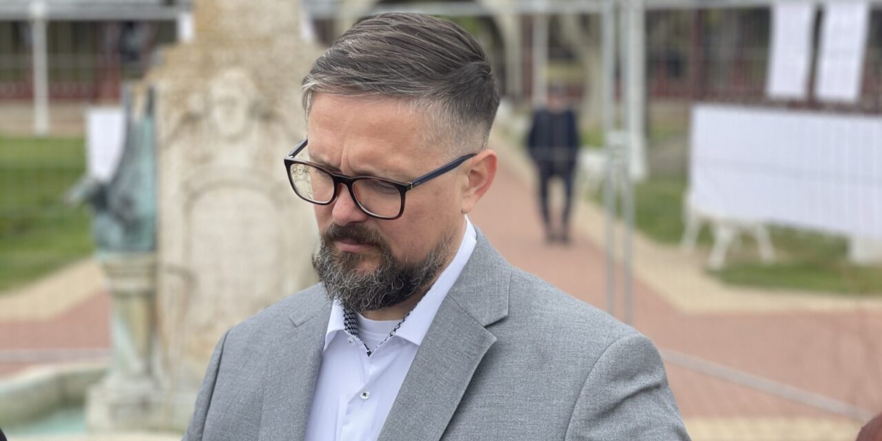 Juhász Bálint: A vajdasági magyar közösség érdeke, hogy a magyar kormányzattal együttműködjön