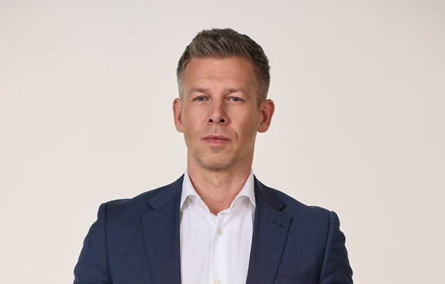 Az orbáni oligarchák tízmilliárdos értékben utalják ki a pénzt távoli országokba Magyar Péter szerint