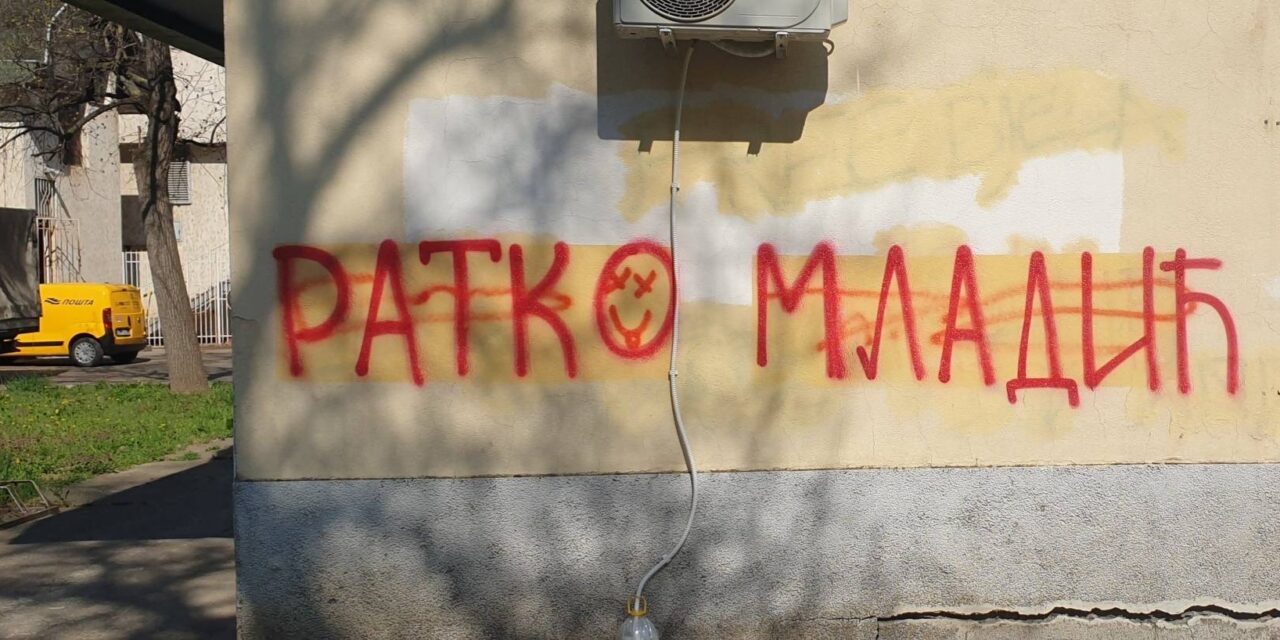 <span class="entry-title-primary">Cservenák: Ebből elég, most már lépni kell!</span> <span class="entry-subtitle">A topolyai ellenzéki képviselő biztos benne, nem véletlen, hogy az ő ajtaját firkálták össze</span>