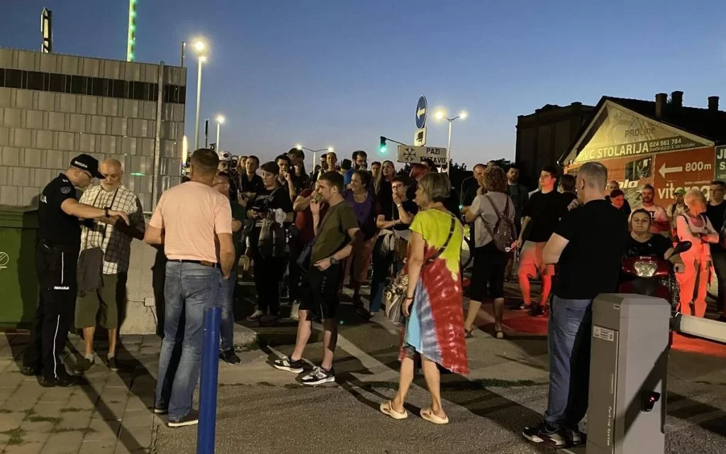 Felmentették a tüntetés szervezésének vádja alól a szabadkai újságírót