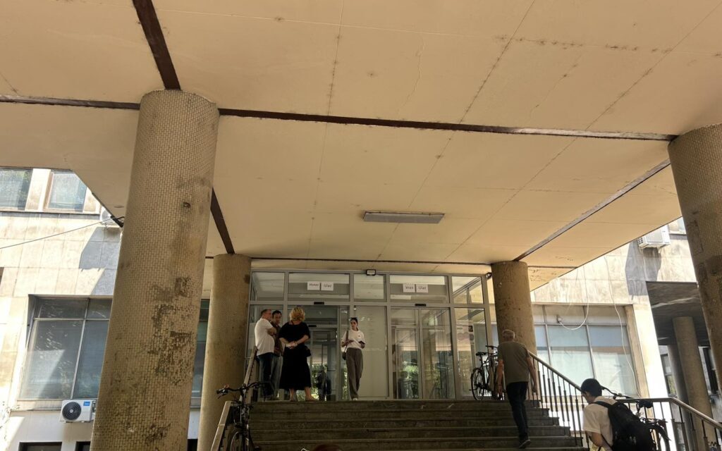 Botrányos feliratok jelentek meg a Vegyészeti Kar épületén