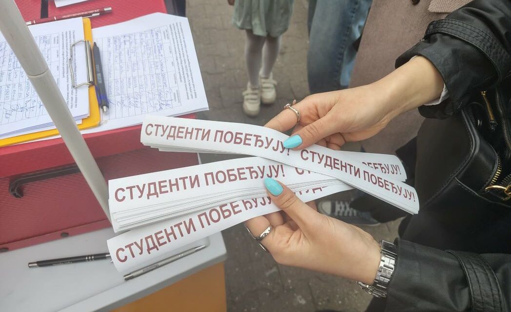 Az egyetemisták győznek – Kifogytak a matricákból a diáktüntetők