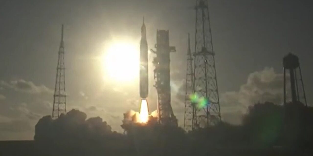 Elindult az Artemis II a Hold felé