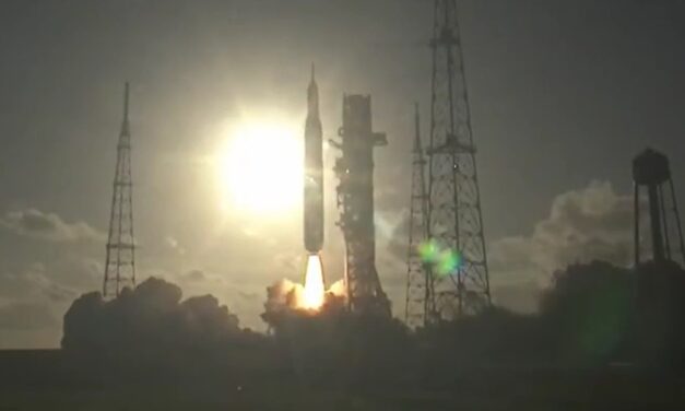 Elindult az Artemis II a Hold felé