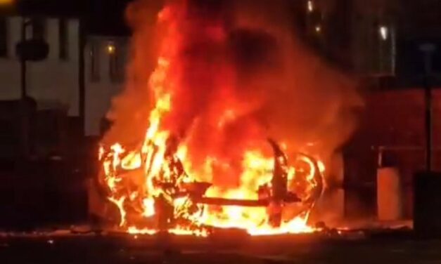 Ismét autó robbant Belfastban