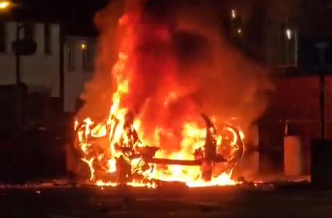 Ismét autó robbant Belfastban