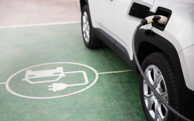 Felgyorsult átállás az elektromos és hibrid járművekre