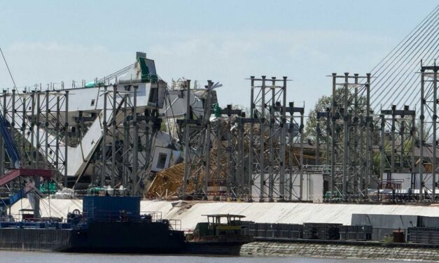 Összeomlott egy daru, egy ember meghalt