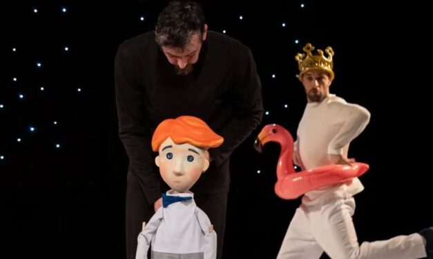 Díjeső a Játssz velem! című előadásnak