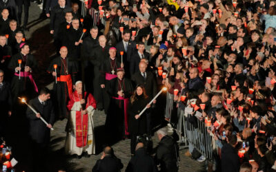 XIV. Leó pápa maga vitte a keresztet minden stáción