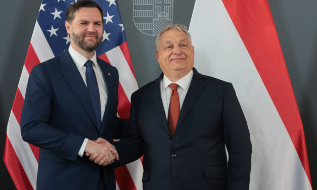 Vance kimondta: Orbán Viktorra kell szavazni