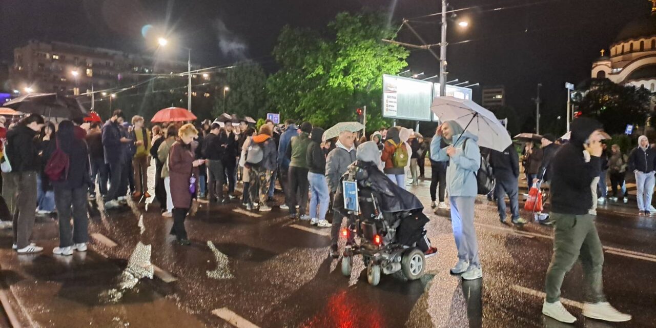 Az orvostanhallgatók lezárták a Felszabadulás sugárutat