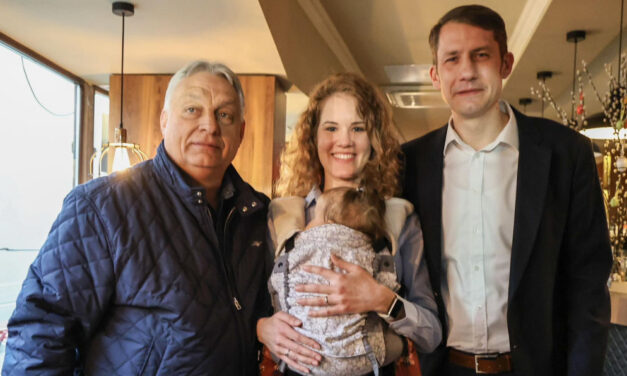 Pásztor a székesfehérváriaknak: Szavazzanak Orbán Viktorra, mert ő a biztos választás!