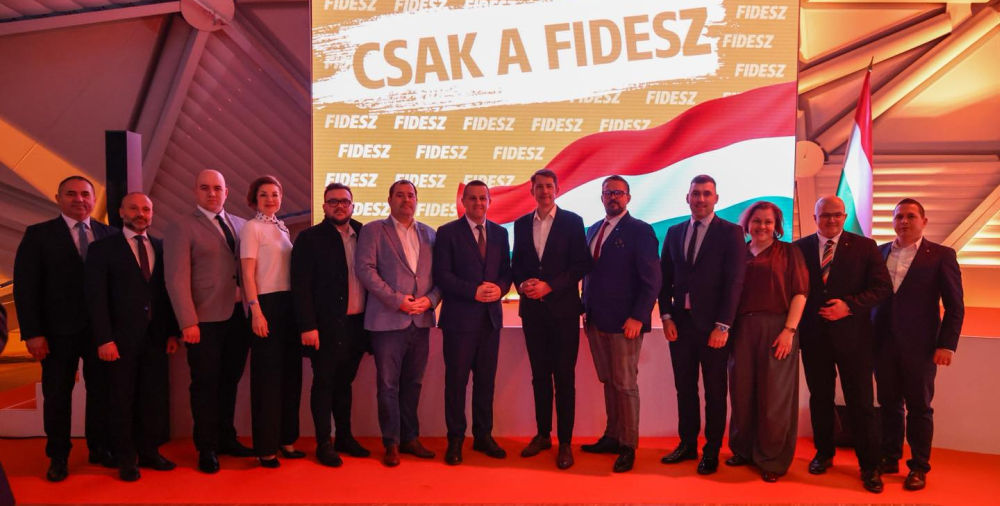 A VMSZ vezetősége megérkezett a Fidesz eredményvárójára