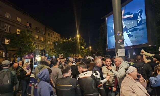 Incidensek a haladók szimpatizánsai és a tüntető polgárok között Zimonyban