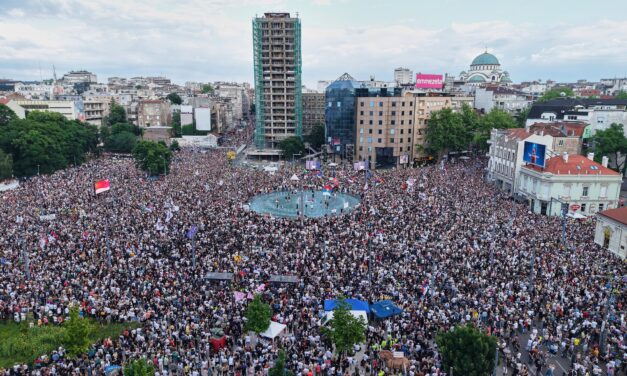 Vučić: Arra kényszerítenek, hogy én is a Slaviján tartsam a nagygyűlést