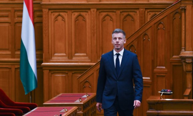 Bakó Beáta: Az eddig politikailag befolyásolt intézmények hirtelen működni kezdtek