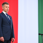Macut gratulált Magyar Péternek